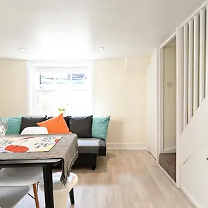  Holiday home Homey Downtown Two Bedroom Townhouse Near Sea Front, Up To 7 Guests United Kingdom